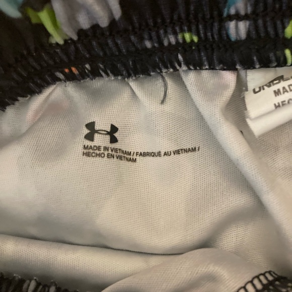 Boys under armor colorful shorts. - Picture 2 of 2